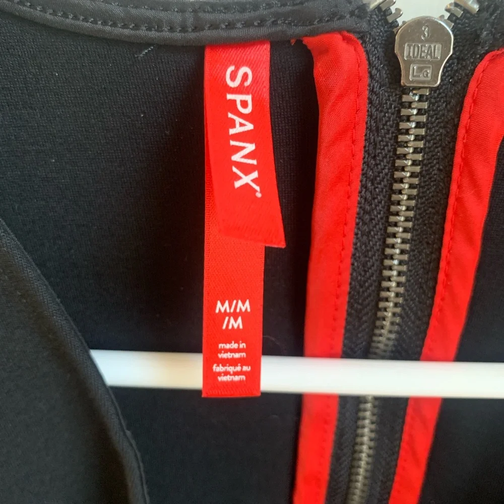 Spanx The Perfect Sleeveless Jumpsuit Black Medium - Picture 2 of 8